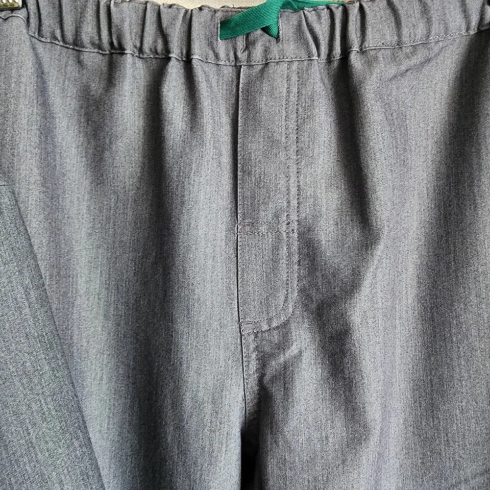 Figs Men's Grey V-Neck Scrub Set M | MS